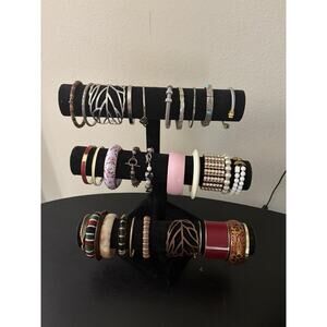 Bracelet Lot Of 32. Gorgeous And A Big Variety. Some Stamped